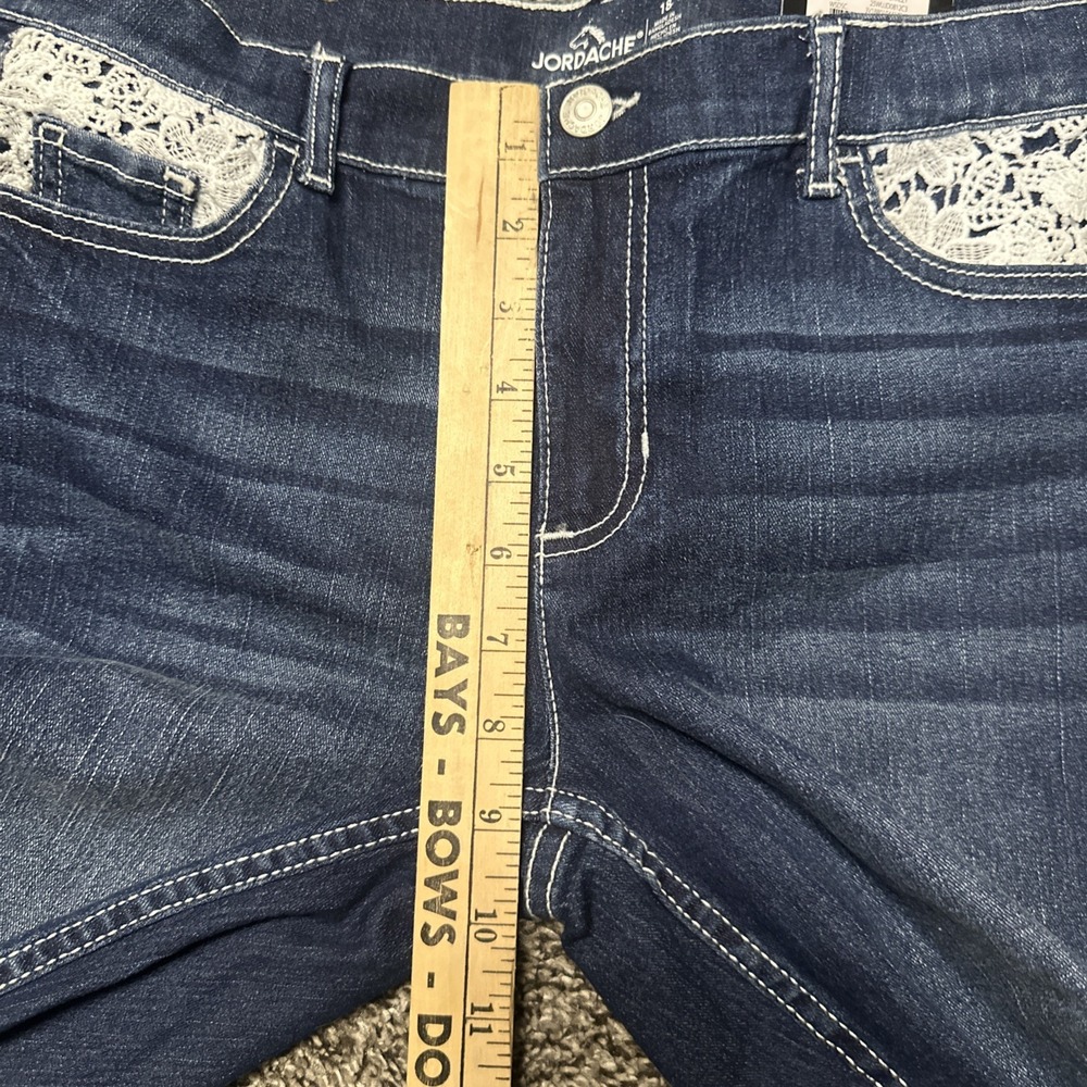 Jordache Girls Size 18 Bermuda Shorts Dark Wash Raw Hem Embroidered Flowers 30x8 - Picture 6 of 7